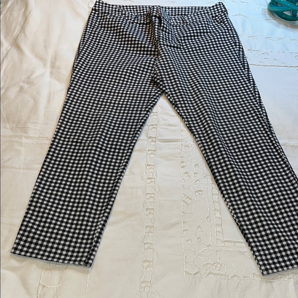 Old Navy Pixi Women's Black and White Checkered Cropped Pants